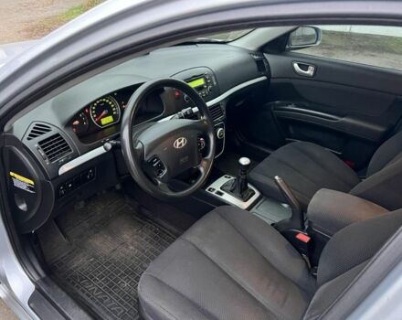 Серый Хендай Соната, объемом двигателя 2 л и пробегом 191 тыс. км за 5950 $, фото 16 на Automoto.ua