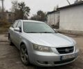 Сірий Хендай Соната, об'ємом двигуна 2.4 л та пробігом 246 тис. км за 5700 $, фото 1 на Automoto.ua