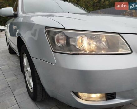 Сірий Хендай Соната, об'ємом двигуна 2 л та пробігом 126 тис. км за 5999 $, фото 14 на Automoto.ua