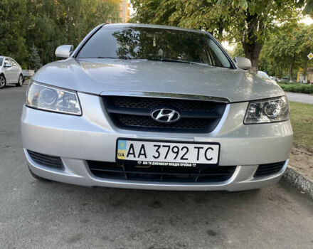 Сірий Хендай Соната, об'ємом двигуна 2.4 л та пробігом 295 тис. км за 4000 $, фото 4 на Automoto.ua