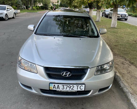 Сірий Хендай Соната, об'ємом двигуна 2.4 л та пробігом 295 тис. км за 4000 $, фото 3 на Automoto.ua