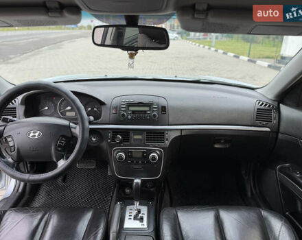 Серый Хендай Соната, объемом двигателя 2.36 л и пробегом 307 тыс. км за 5550 $, фото 40 на Automoto.ua