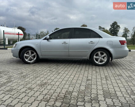 Серый Хендай Соната, объемом двигателя 2.36 л и пробегом 307 тыс. км за 5550 $, фото 14 на Automoto.ua