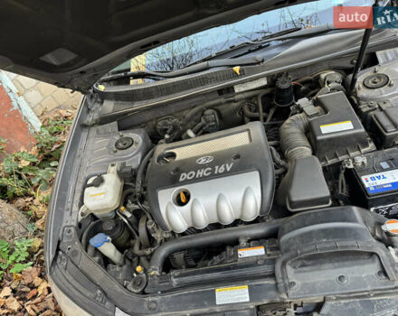 Серый Хендай Соната, объемом двигателя 2 л и пробегом 42 тыс. км за 9999 $, фото 32 на Automoto.ua