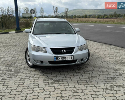 Серый Хендай Соната, объемом двигателя 2.36 л и пробегом 307 тыс. км за 5550 $, фото 4 на Automoto.ua
