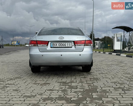 Серый Хендай Соната, объемом двигателя 2.36 л и пробегом 307 тыс. км за 5550 $, фото 11 на Automoto.ua