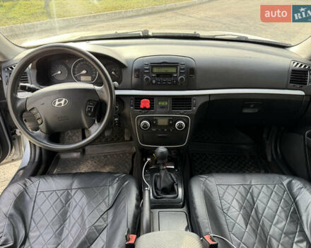 Сірий Хендай Соната, об'ємом двигуна 2 л та пробігом 420 тис. км за 3500 $, фото 10 на Automoto.ua