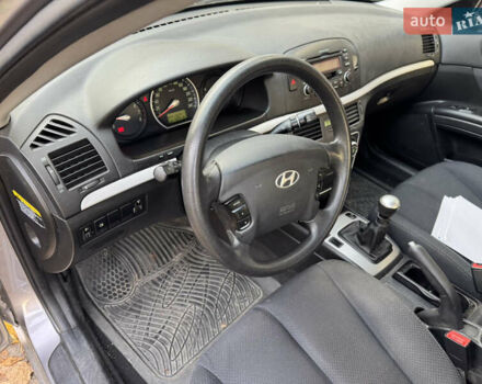 Серый Хендай Соната, объемом двигателя 2 л и пробегом 42 тыс. км за 9999 $, фото 3 на Automoto.ua