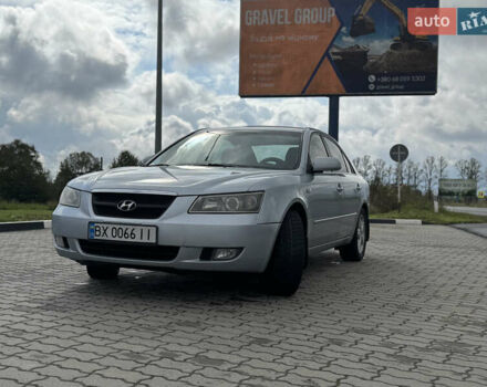 Серый Хендай Соната, объемом двигателя 2.36 л и пробегом 307 тыс. км за 5550 $, фото 2 на Automoto.ua