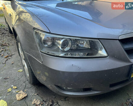 Серый Хендай Соната, объемом двигателя 2 л и пробегом 42 тыс. км за 9999 $, фото 16 на Automoto.ua