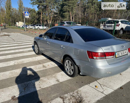 Сірий Хендай Соната, об'ємом двигуна 2 л та пробігом 320 тис. км за 5600 $, фото 3 на Automoto.ua