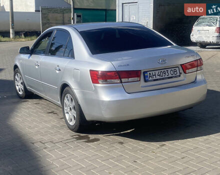 Сірий Хендай Соната, об'ємом двигуна 2.36 л та пробігом 195 тис. км за 6800 $, фото 3 на Automoto.ua