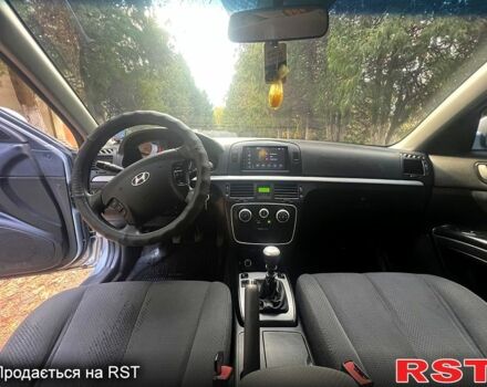 Серый Хендай Соната, объемом двигателя 2 л и пробегом 270 тыс. км за 5100 $, фото 7 на Automoto.ua