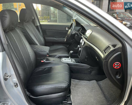 Серый Хендай Соната, объемом двигателя 2 л и пробегом 271 тыс. км за 4250 $, фото 8 на Automoto.ua