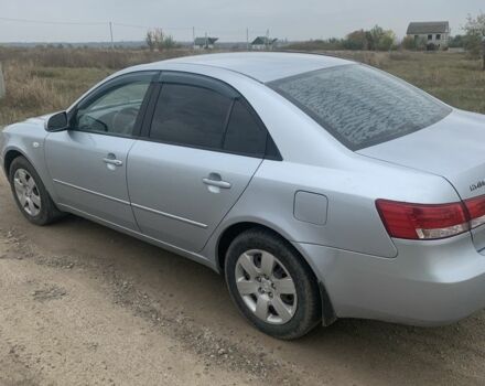 Серый Хендай Соната, объемом двигателя 2 л и пробегом 233 тыс. км за 5200 $, фото 3 на Automoto.ua