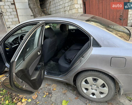 Серый Хендай Соната, объемом двигателя 2 л и пробегом 42 тыс. км за 9999 $, фото 1 на Automoto.ua