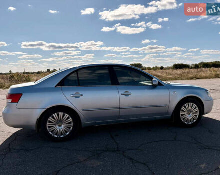 Сірий Хендай Соната, об'ємом двигуна 2.36 л та пробігом 500 тис. км за 6000 $, фото 4 на Automoto.ua