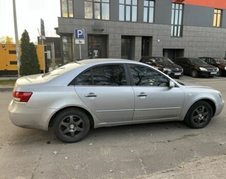 Серый Хендай Соната, объемом двигателя 2 л и пробегом 271 тыс. км за 4250 $, фото 4 на Automoto.ua