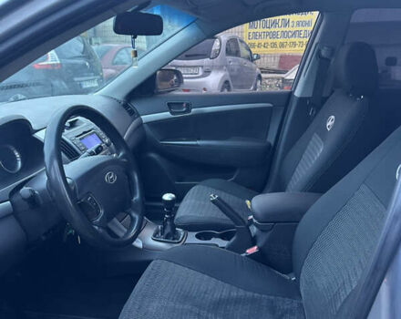 Серый Хендай Соната, объемом двигателя 2 л и пробегом 260 тыс. км за 4700 $, фото 7 на Automoto.ua