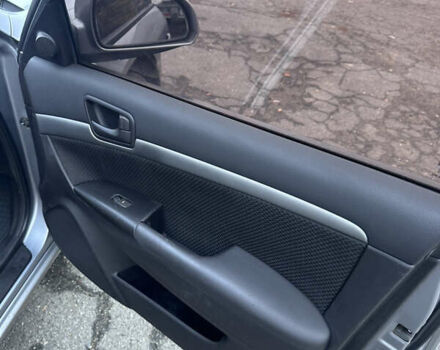 Серый Хендай Соната, объемом двигателя 2 л и пробегом 260 тыс. км за 4700 $, фото 10 на Automoto.ua