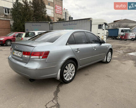 Серый Хендай Соната, объемом двигателя 2.4 л и пробегом 266 тыс. км за 8500 $, фото 4 на Automoto.ua