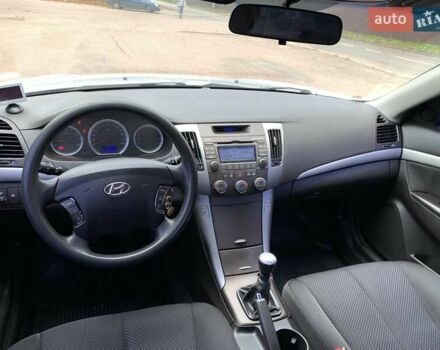Хендай Соната 2008 в Киеве на Automoto.ua Серый Хендай Соната, объемом двигателя 2 л и пробегом 200 тыс. км за 5700 $, фото 47 на Automoto.ua