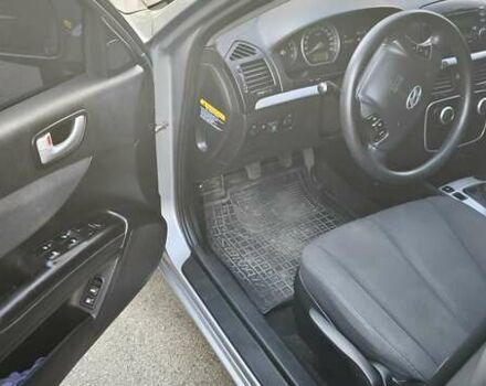 Хендай Соната 2008 у Києві на Automoto.ua Сірий Хендай Соната, об'ємом двигуна 2 л та пробігом 186 тис. км за 5300 $, фото 11 на Automoto.ua