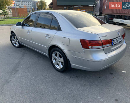 Серый Хендай Соната, объемом двигателя 2 л и пробегом 210 тыс. км за 5999 $, фото 3 на Automoto.ua