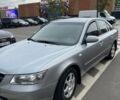 Серый Хендай Соната, объемом двигателя 3.3 л и пробегом 350 тыс. км за 6500 $, фото 1 на Automoto.ua