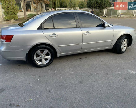 Серый Хендай Соната, объемом двигателя 2 л и пробегом 210 тыс. км за 5999 $, фото 6 на Automoto.ua