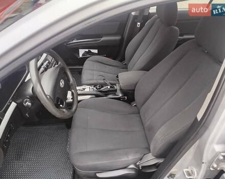 Сірий Хендай Соната, об'ємом двигуна 1.99 л та пробігом 350 тис. км за 6200 $, фото 14 на Automoto.ua