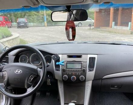 Хендай Соната 2008 у Сарнах на Automoto.ua Сірий Хендай Соната, об'ємом двигуна 2 л та пробігом 208 тис. км за 7100 $, фото 1 на Automoto.ua