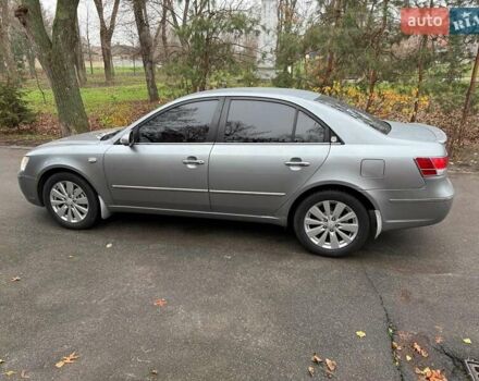 Серый Хендай Соната, объемом двигателя 2.4 л и пробегом 266 тыс. км за 6990 $, фото 7 на Automoto.ua