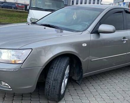 Серый Хендай Соната, объемом двигателя 2 л и пробегом 115 тыс. км за 7800 $, фото 4 на Automoto.ua