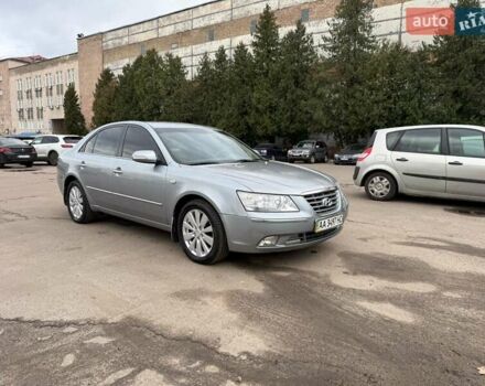 Серый Хендай Соната, объемом двигателя 2.4 л и пробегом 266 тыс. км за 8500 $, фото 2 на Automoto.ua