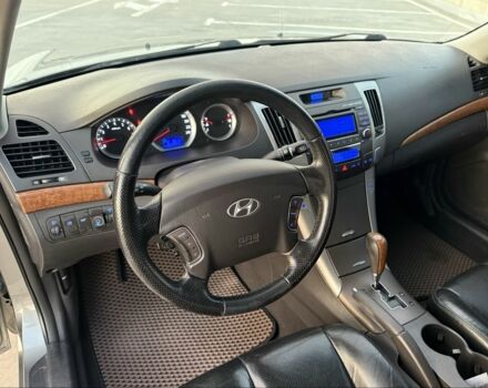 Серый Хендай Соната, объемом двигателя 2.4 л и пробегом 288 тыс. км за 6350 $, фото 14 на Automoto.ua