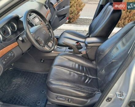 Хендай Соната 2008 у Хмельницькому на Automoto.ua Сірий Хендай Соната, об'ємом двигуна 2.4 л та пробігом 212 тис. км за 6500 $, фото 18 на Automoto.ua