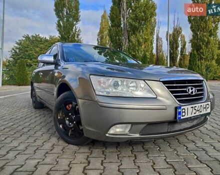 Серый Хендай Соната, объемом двигателя 2 л и пробегом 215 тыс. км за 3850 $, фото 5 на Automoto.ua