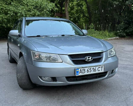 Сірий Хендай Соната, об'ємом двигуна 2.36 л та пробігом 197 тис. км за 6500 $, фото 1 на Automoto.ua