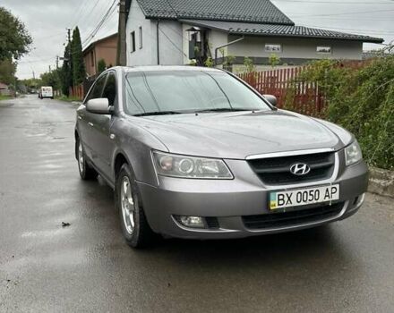 Серый Хендай Соната, объемом двигателя 2 л и пробегом 299 тыс. км за 6000 $, фото 1 на Automoto.ua