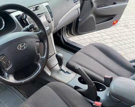 Серый Хендай Соната, объемом двигателя 2 л и пробегом 115 тыс. км за 7800 $, фото 27 на Automoto.ua