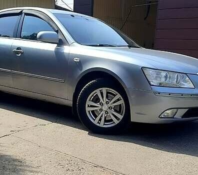 Серый Хендай Соната, объемом двигателя 2 л и пробегом 278 тыс. км за 6800 $, фото 1 на Automoto.ua