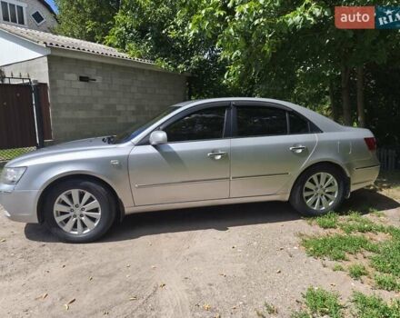 Сірий Хендай Соната, об'ємом двигуна 2.4 л та пробігом 231 тис. км за 7200 $, фото 2 на Automoto.ua