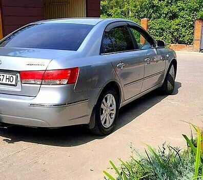 Серый Хендай Соната, объемом двигателя 2 л и пробегом 278 тыс. км за 6800 $, фото 2 на Automoto.ua