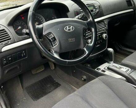 Серый Хендай Соната, объемом двигателя 2 л и пробегом 299 тыс. км за 6000 $, фото 5 на Automoto.ua