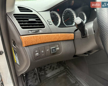 Серый Хендай Соната, объемом двигателя 2.4 л и пробегом 266 тыс. км за 8500 $, фото 14 на Automoto.ua