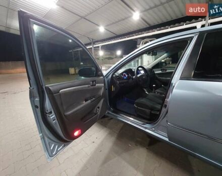 Серый Хендай Соната, объемом двигателя 2 л и пробегом 239 тыс. км за 6400 $, фото 4 на Automoto.ua