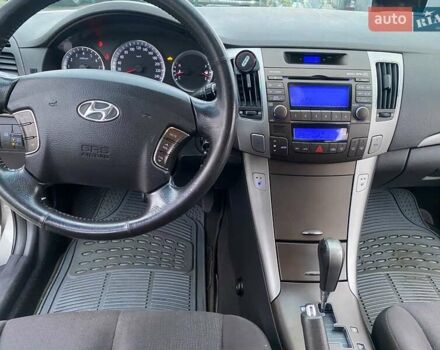 Серый Хендай Соната, объемом двигателя 2 л и пробегом 115 тыс. км за 7800 $, фото 28 на Automoto.ua