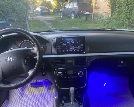 Серый Хендай Соната, объемом двигателя 2.4 л и пробегом 280 тыс. км за 5900 $, фото 3 на Automoto.ua