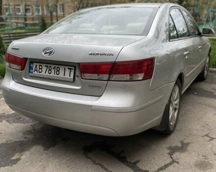 Сірий Хендай Соната, об'ємом двигуна 2 л та пробігом 260 тис. км за 7300 $, фото 5 на Automoto.ua